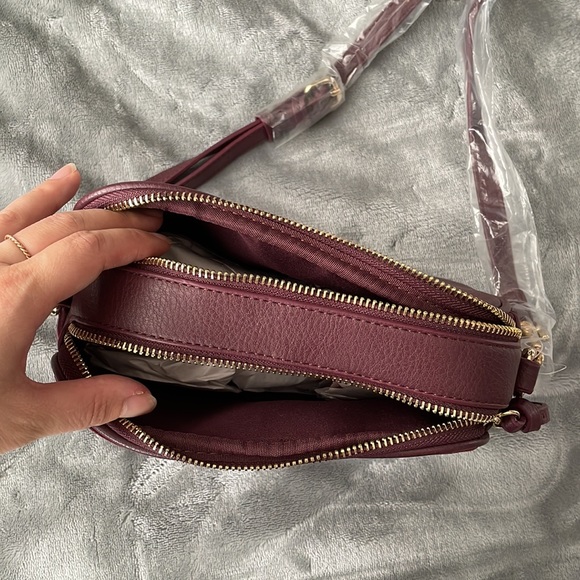 Old Navy Crossbody Bag - Picture 3 of 8